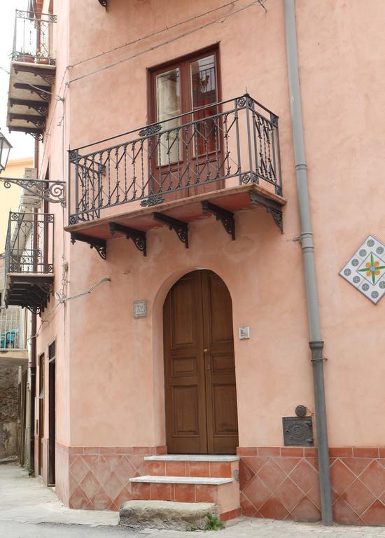 شقة Casa Luigi Sergio - Affitto Breve سانتو ستيفانو دي كاماسترا الغرفة الصورة